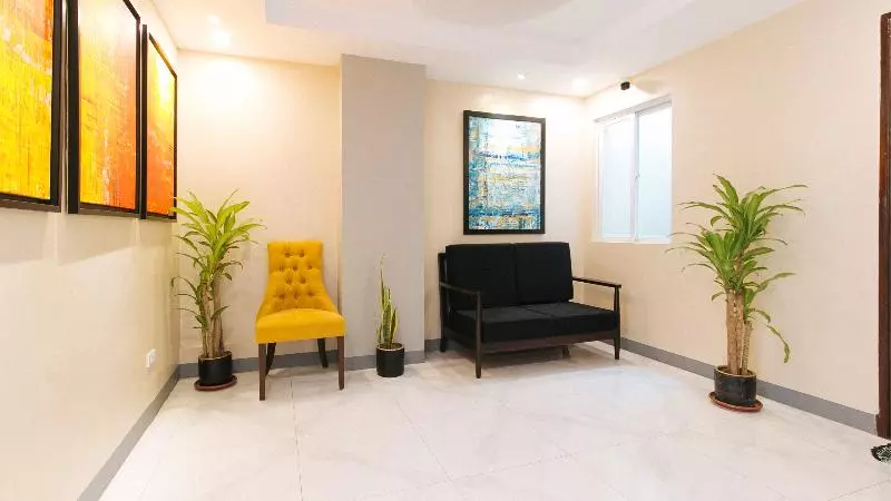 ホテル Torre De Manuel Residences 1 By Reddoorz