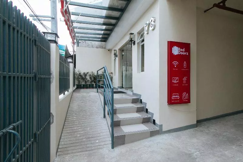 ホテル Torre De Manuel Residences 1 By Reddoorz