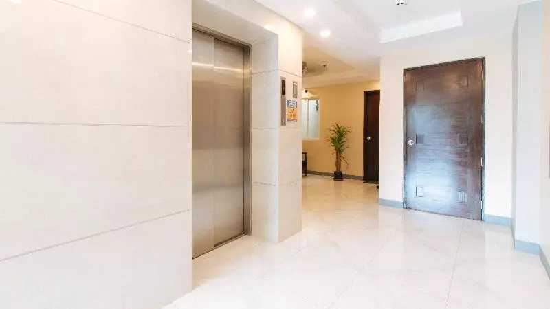ホテル Torre De Manuel Residences 1 By Reddoorz