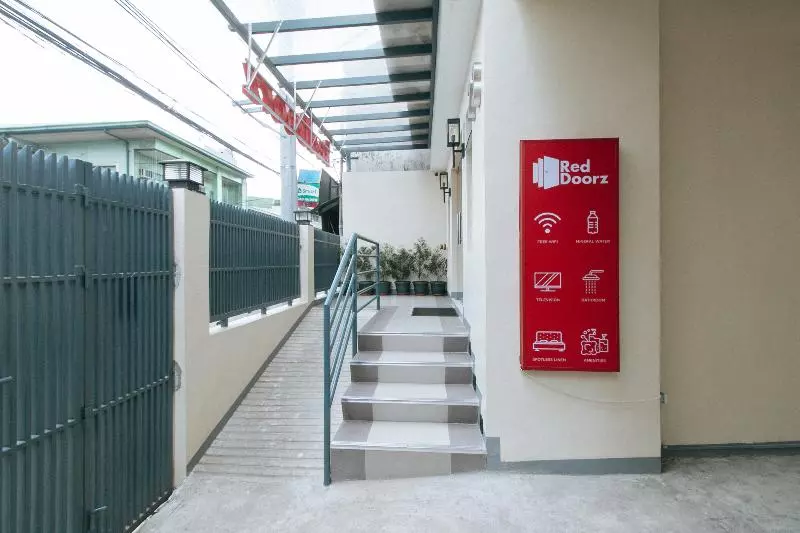 ホテル Torre De Manuel Residences 1 By Reddoorz