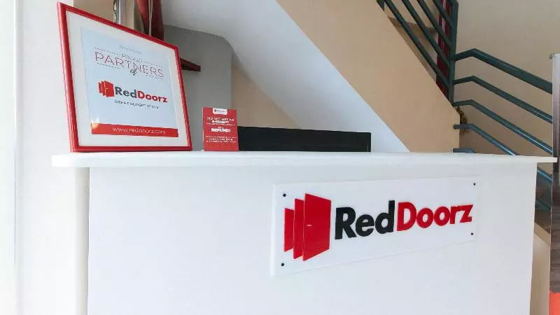 ホテル Torre De Manuel Residences 1 By Reddoorz