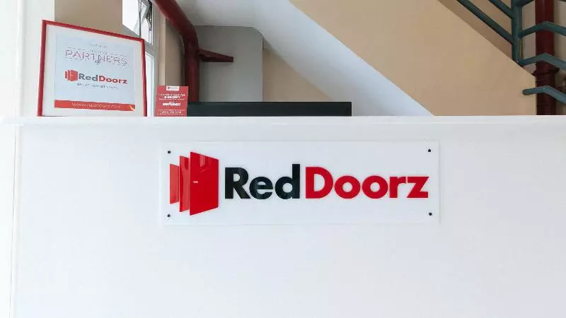 ホテル Torre De Manuel Residences 1 By Reddoorz