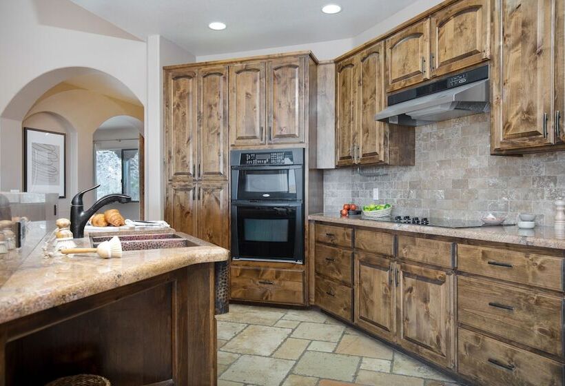 Desert Stone By Avantstay Contemporary Desert Oasis With Pool & Hot Tub