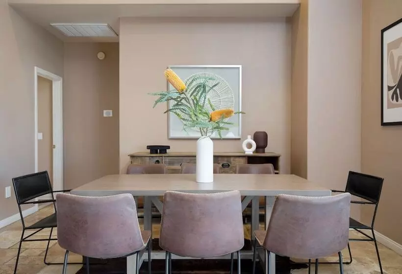 Desert Stone By Avantstay Contemporary Desert Oasis With Pool & Hot Tub