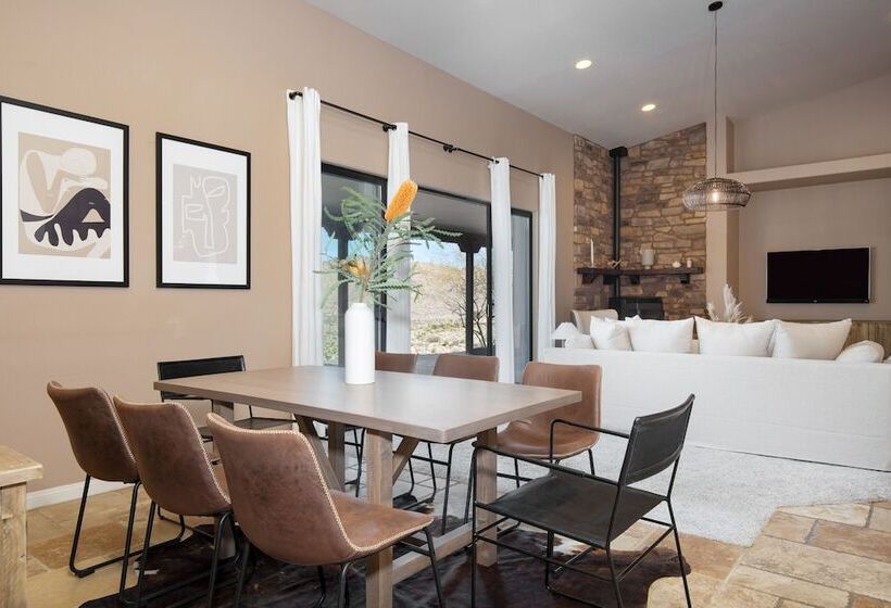 Desert Stone By Avantstay Contemporary Desert Oasis With Pool & Hot Tub