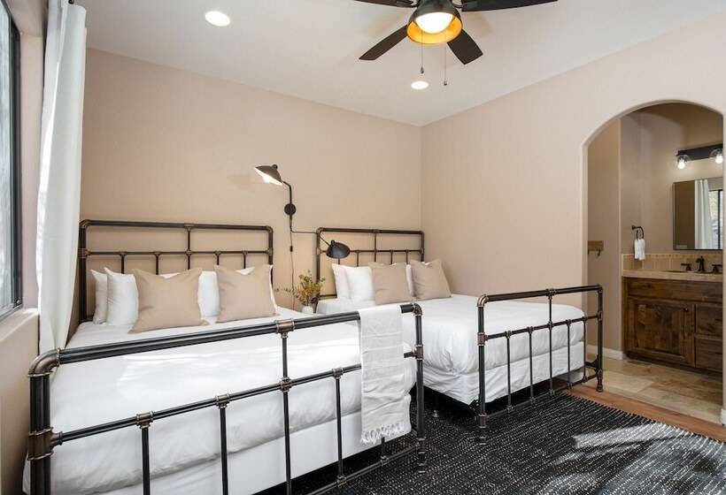 Desert Stone By Avantstay Contemporary Desert Oasis With Pool & Hot Tub