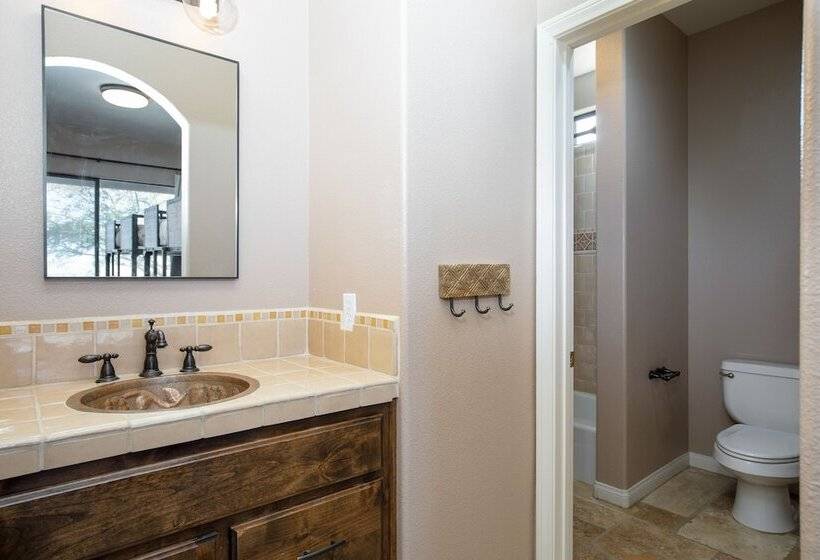 Desert Stone By Avantstay Contemporary Desert Oasis With Pool & Hot Tub