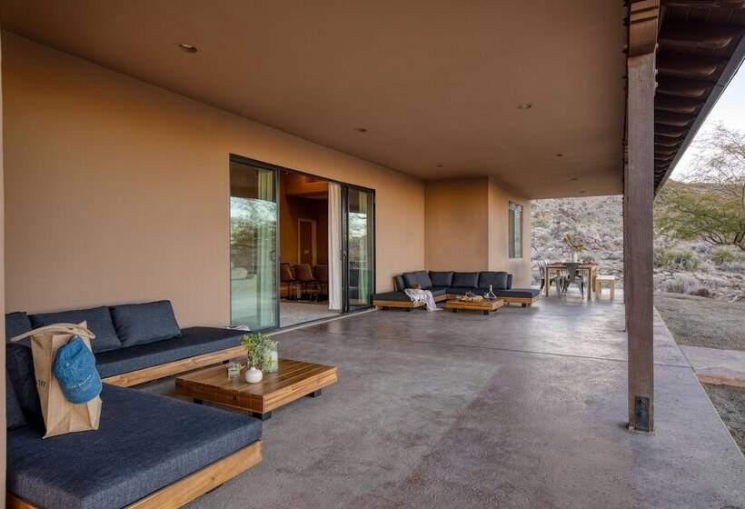 Desert Stone By Avantstay Contemporary Desert Oasis With Pool & Hot Tub