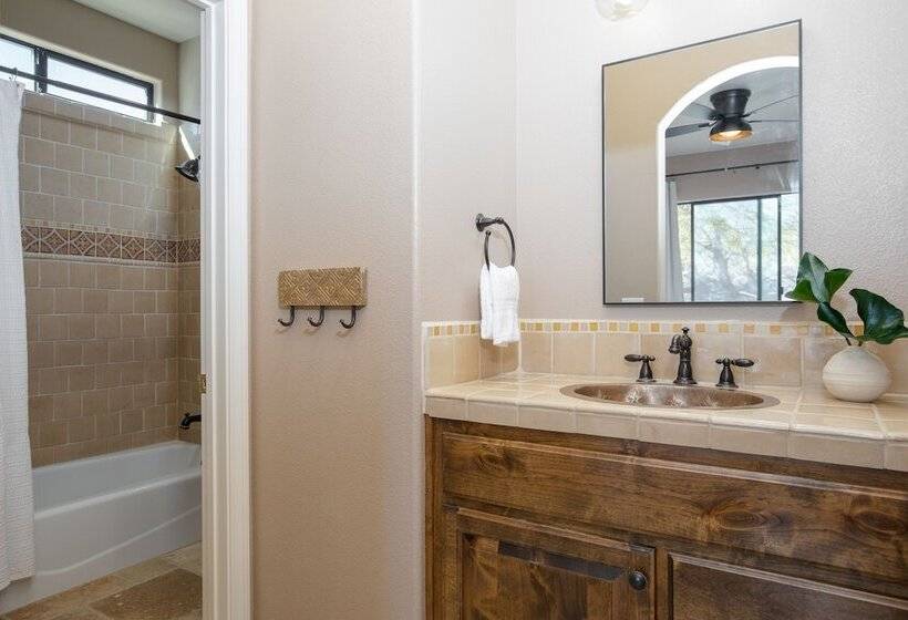 Desert Stone By Avantstay Contemporary Desert Oasis With Pool & Hot Tub