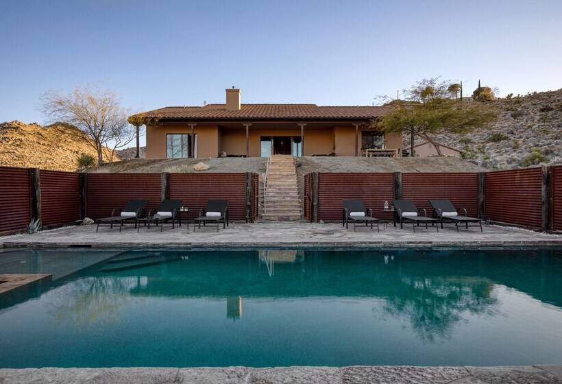 Desert Stone By Avantstay Contemporary Desert Oasis With Pool & Hot Tub