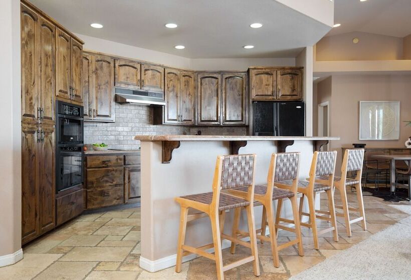 Desert Stone By Avantstay Contemporary Desert Oasis With Pool & Hot Tub