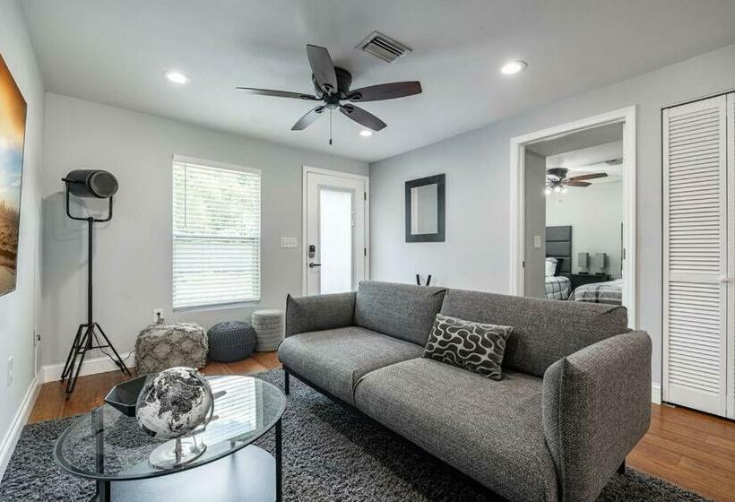 Grand Oaks Terminal In The Heights