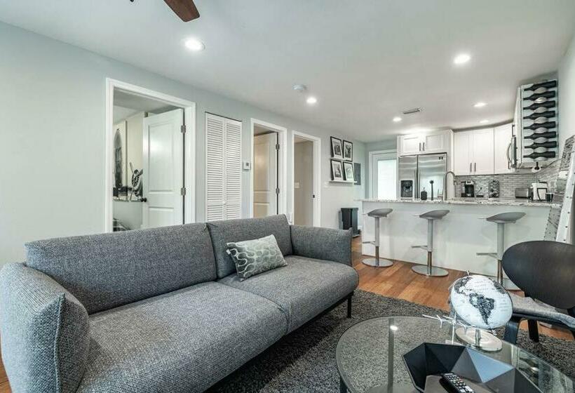 Grand Oaks Terminal In The Heights