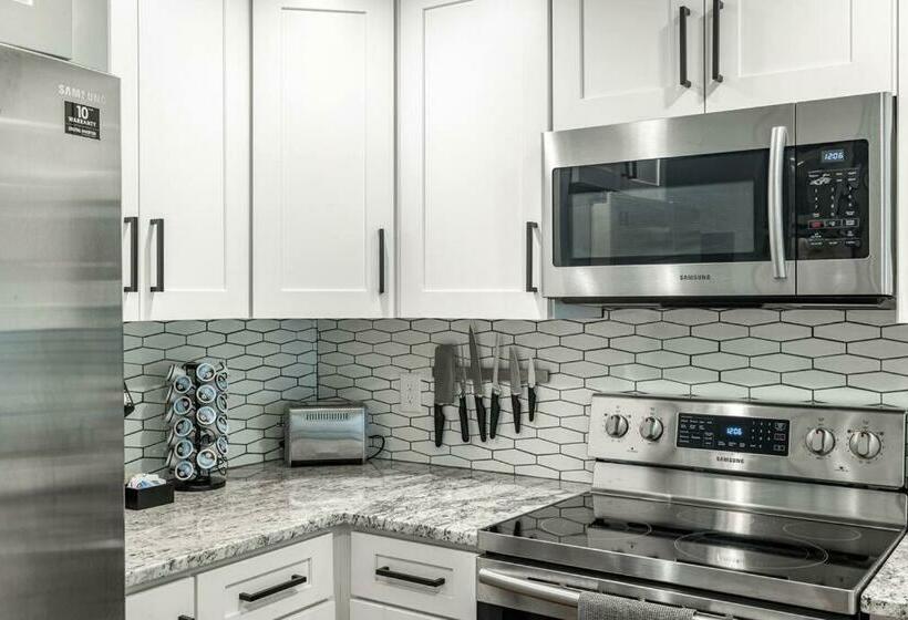 Grand Oaks Terminal In The Heights