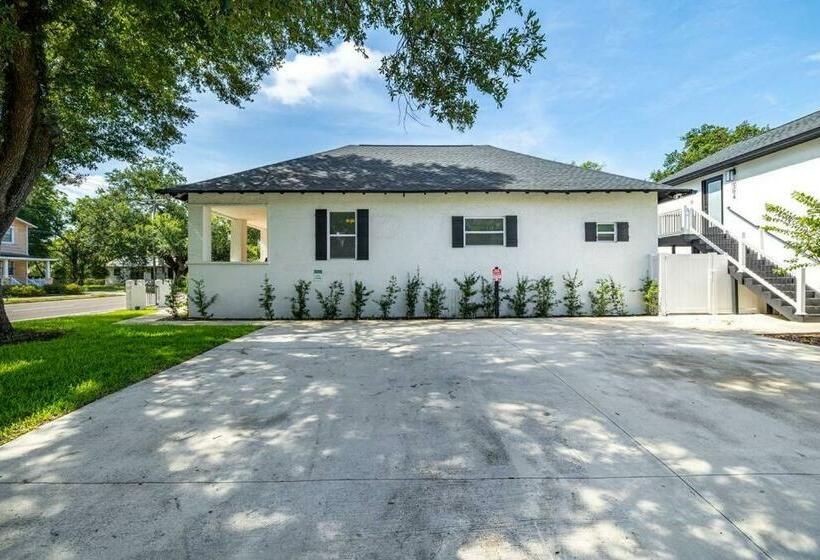 Grand Oaks Terminal In The Heights