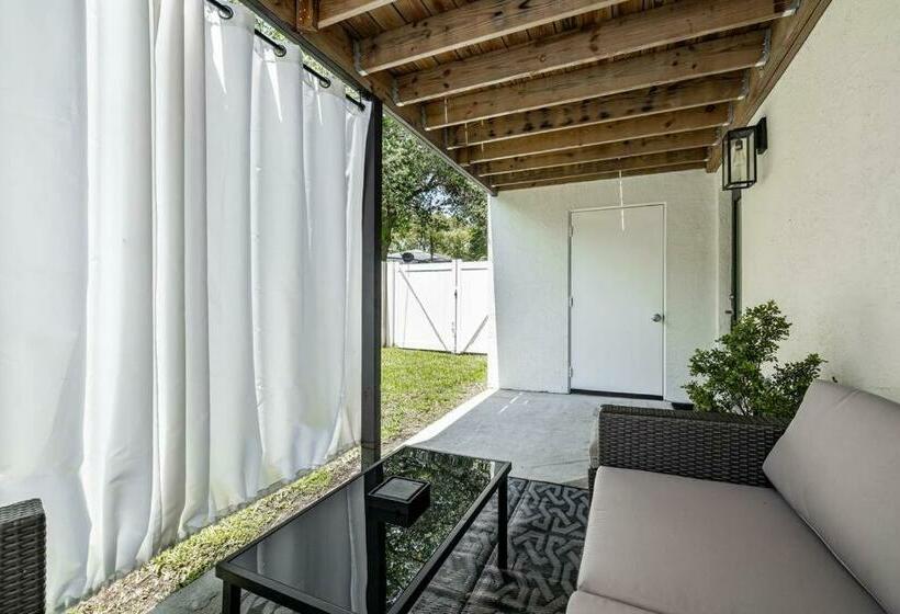 Grand Oaks Terminal In The Heights