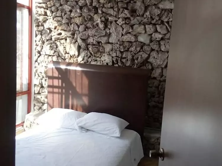 هتل Posada Y Hostal Del Parque   Hostel