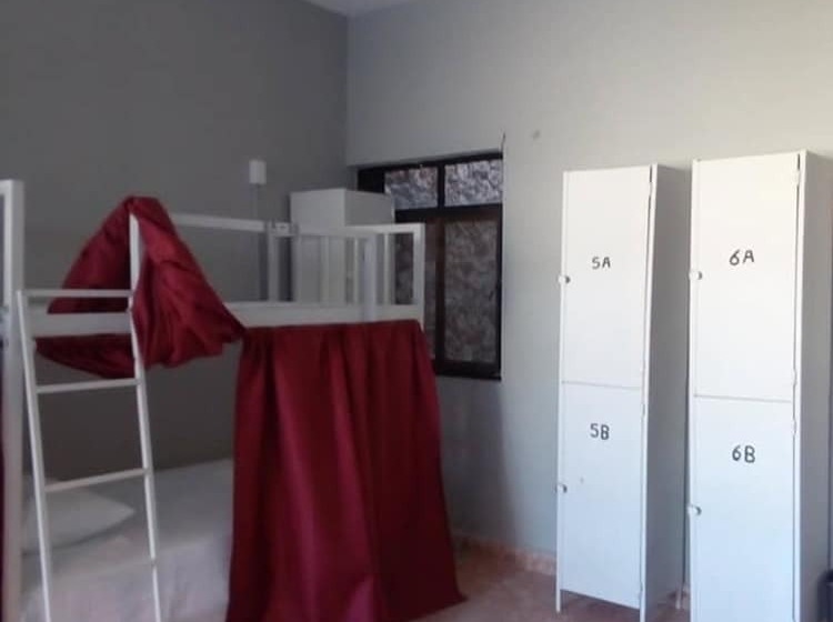 فندق Posada Y Hostal Del Parque Hostel