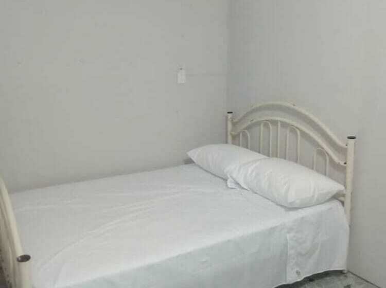 فندق Posada Y Hostal Del Parque Hostel