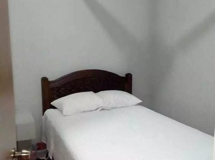 هتل Posada Y Hostal Del Parque   Hostel