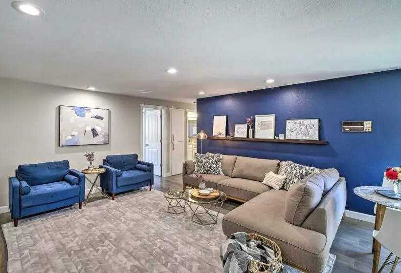 Modern Gem With Beautiful Backyard And Hot Tub!