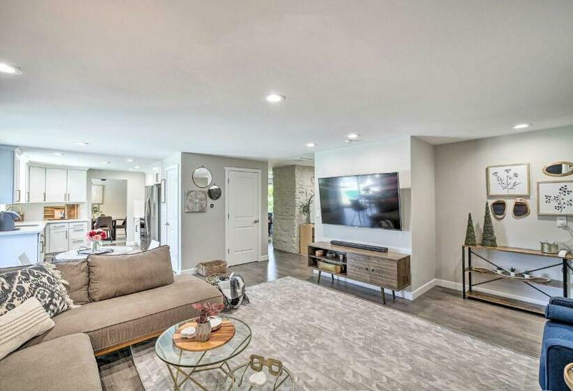 Modern Gem With Beautiful Backyard And Hot Tub!