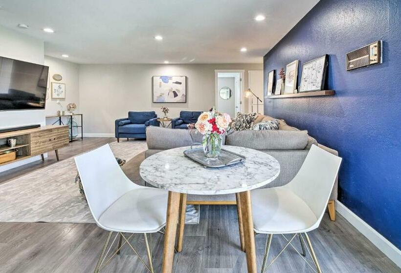 Modern Gem With Beautiful Backyard And Hot Tub!