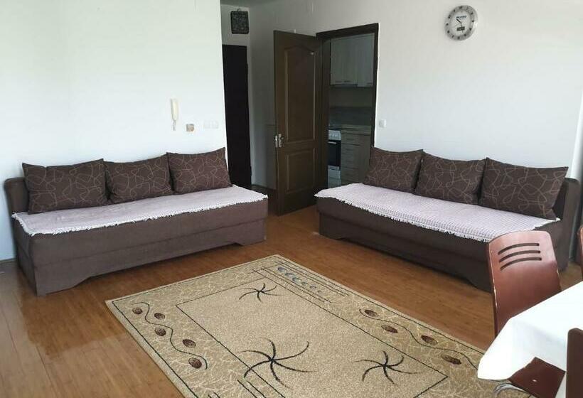 Skopje Center 3 Bedrooms With Kitchen And Private Bathroom