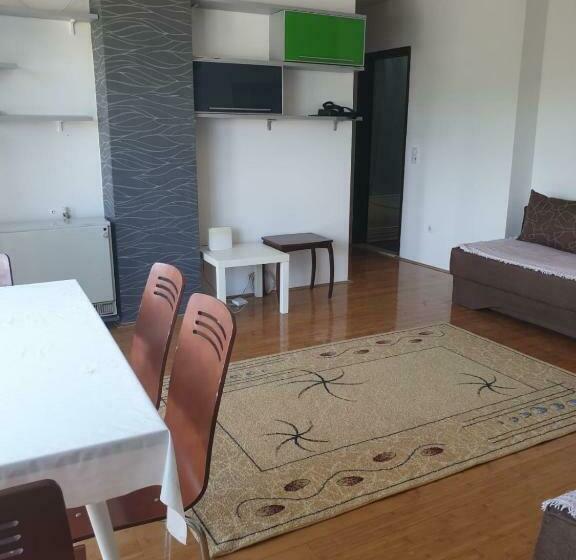 Skopje Center 3 Bedrooms With Kitchen And Private Bathroom