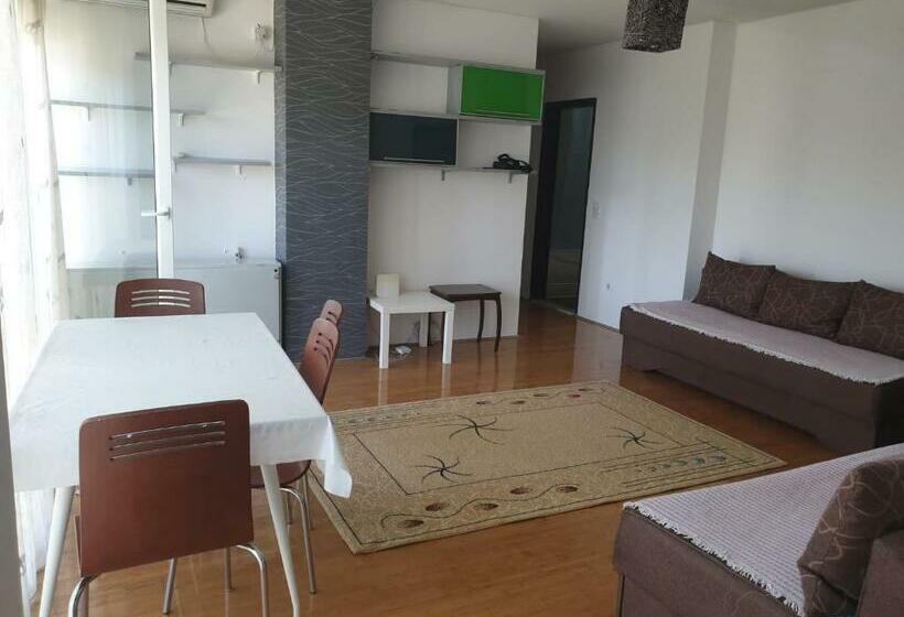 Skopje Center 3 Bedrooms With Kitchen And Private Bathroom