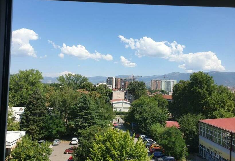 Skopje Center 3 Bedrooms With Kitchen And Private Bathroom