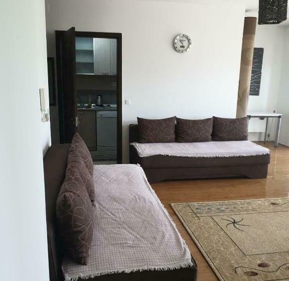 Skopje Center 3 Bedrooms With Kitchen And Private Bathroom