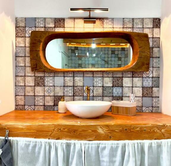 A Nádtetős Parasztházak