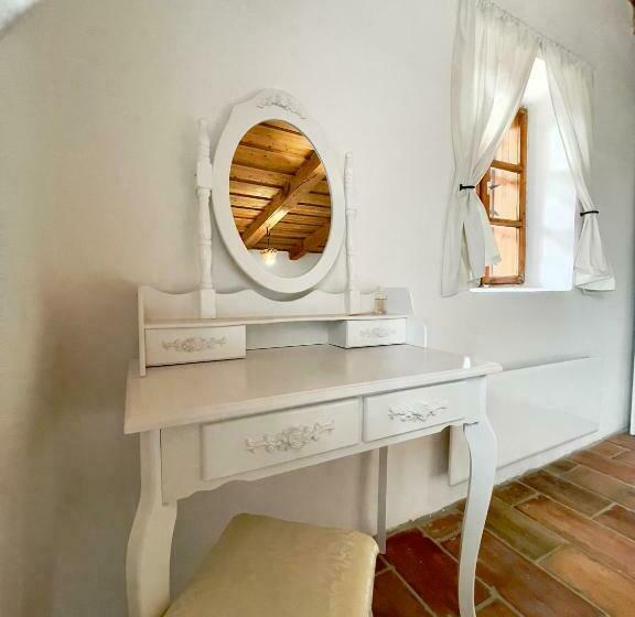 A Nádtetős Parasztházak