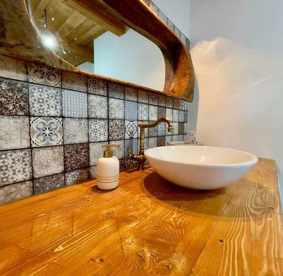 A Nádtetős Parasztházak