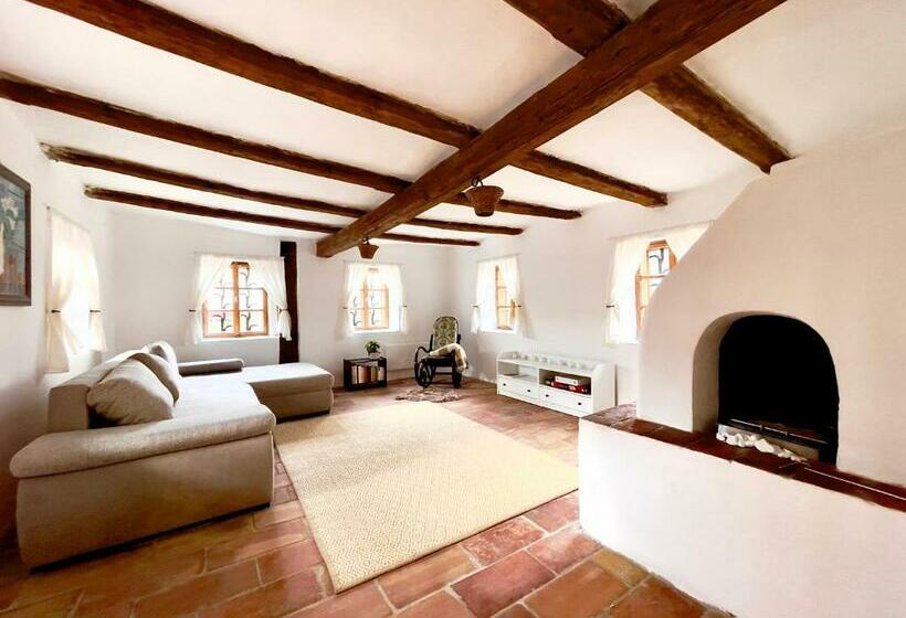 A Nádtetős Parasztházak