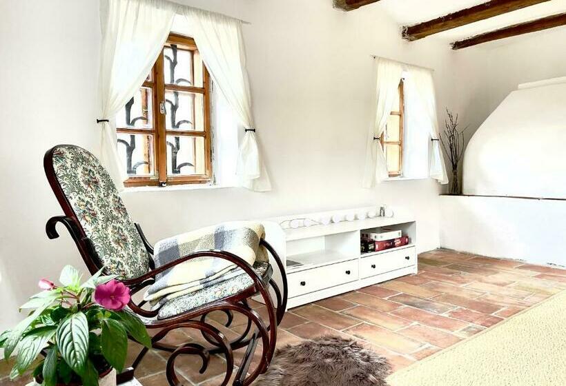 A Nádtetős Parasztházak