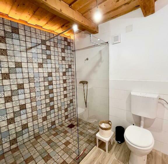 A Nádtetős Parasztházak