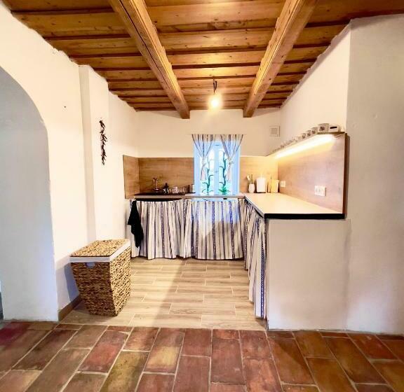 A Nádtetős Parasztházak