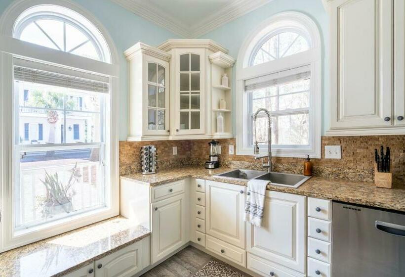 Augustine By Avantstay Stunning Home W Gorgeous Interior Multiple Patios