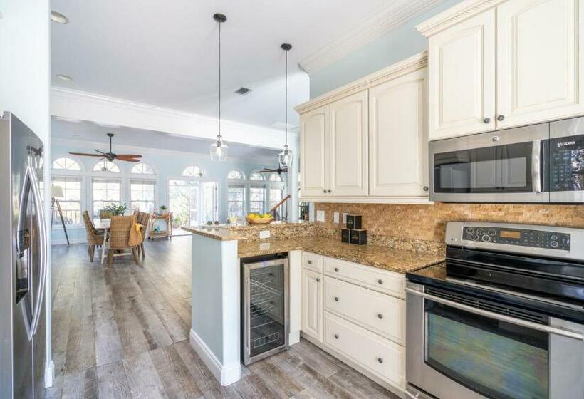 Augustine By Avantstay Stunning Home W Gorgeous Interior Multiple Patios