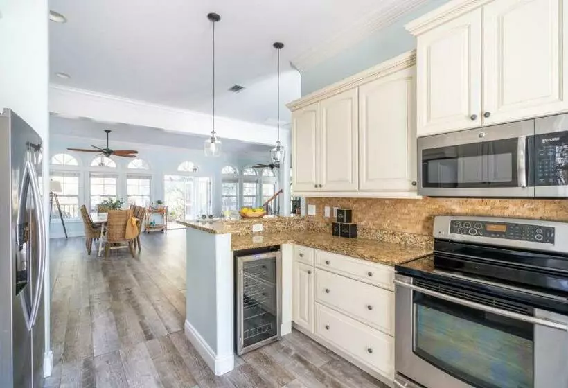 Augustine By Avantstay Stunning Home W Gorgeous Interior Multiple Patios