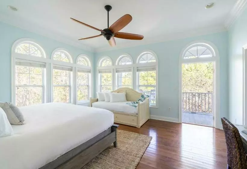 Augustine By Avantstay Stunning Home W Gorgeous Interior Multiple Patios