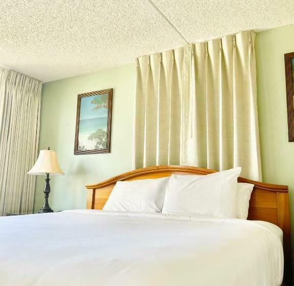 Lovely 1br Condo One Block From Waikiki Beach