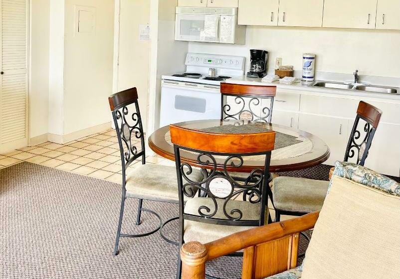 Lovely 1br Condo One Block From Waikiki Beach