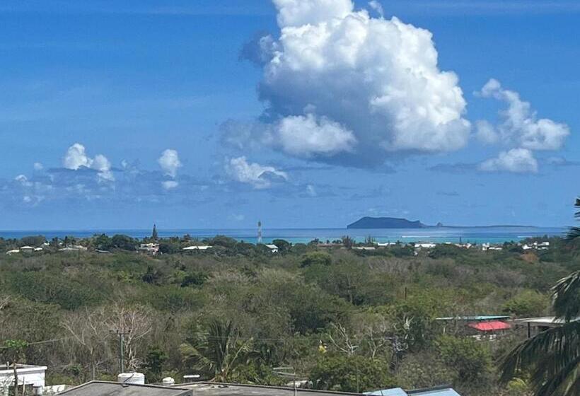 پانسیون Indira Villa