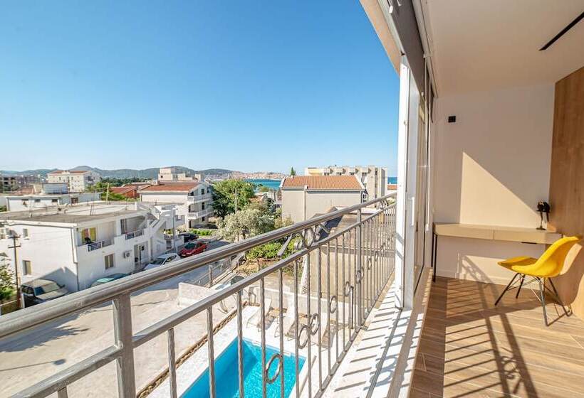 پانسیون N&n Lux Guest House