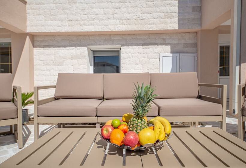 پانسیون N&n Lux Guest House