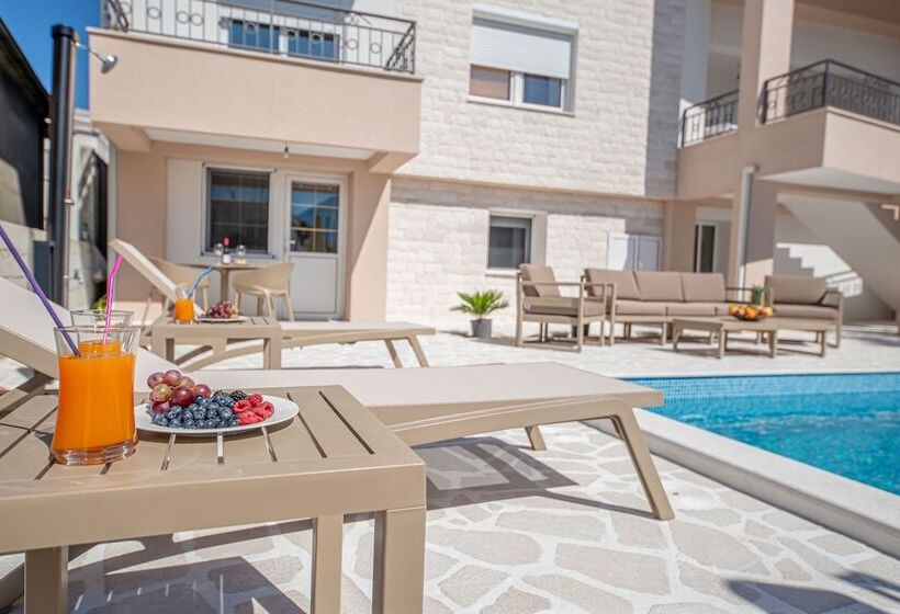 پانسیون N&n Lux Guest House