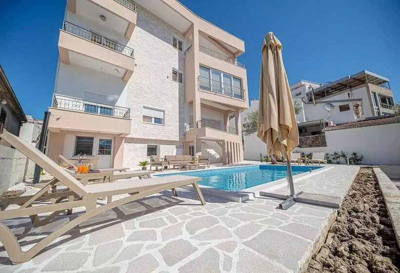 پانسیون N&n Lux Guest House